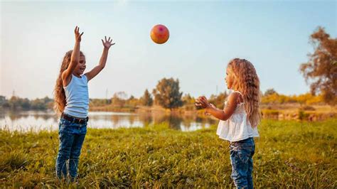 ¿qué Beneficios Aporta A Los Niños Jugar Con La Pelota Eres Mamá