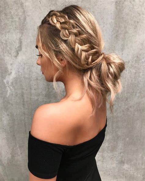 21 Super Easy Updos For Beginners To Try In 2020