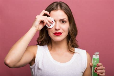 8 Best Ways To Remove Makeup Product Recommendations
