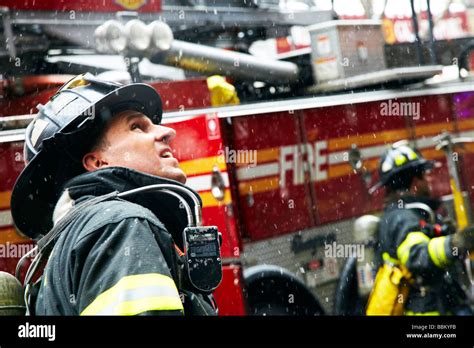 New York Firefighters In Action Stock Photo Alamy