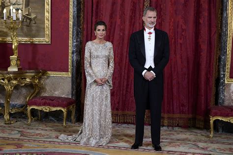 la reina letizia eligió un vestido de un diseñador argentino para una cena de gala infobae