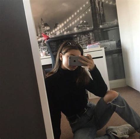 ┊pinterest Hunniebum ༄ Aesthetic Women Mirror Selfie Photo