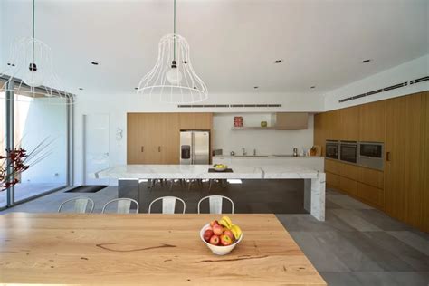 See more ideas about kitchen design, kitchen interior, modern kitchen. 10 Reasons for a Kitchen Bulkhead + Design Examples ...
