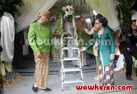 Sementara itu dalam keterangan foto, nagita slavina dan raffi ahmad turut memberikan doa untuk sang anak. Foto Janji Suci Raffi Ahmad dan Nagita Slavina - Foto 17 ...