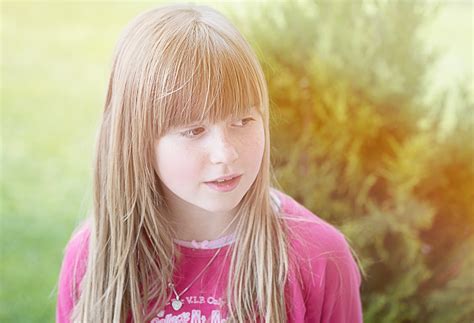 무료 이미지 자연 사람 소녀 여자 사진술 꽃 전망 초상화 모델 봄 색깔 어린이 인간의 담홍색 표정