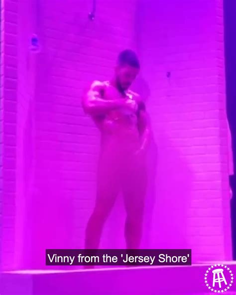 Chicks In The Office On Twitter Vinny From The Jersey Shore Got Reallll Naked During His