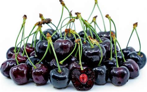 Common Types Of Cherries And How You Should Eat Them