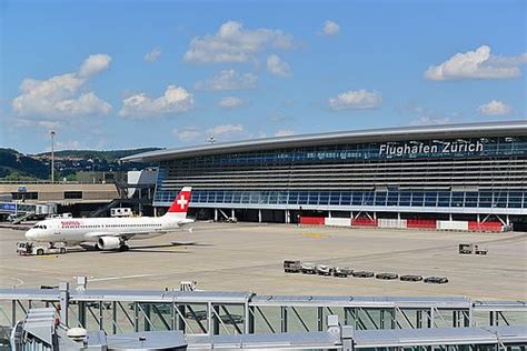 Der internationale flughafen zürich ist ein wichtiger flugknotenpunkt in europa. Neue Terasse am Flughafen Zürich | Austrian Wings
