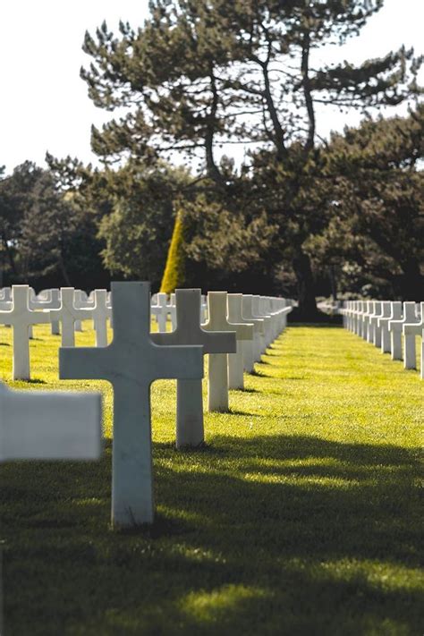 Le débarquement de normandie, également appelé débarquement en normandie, ou encore débarquement allié en normandie, nom de code opération neptune, est une opération militaire amphibie et aéroportée alliée de la seconde guerre mondiale lancée dans la nuit du 5 au 6 juin 1944. Normandie, 3 jours sur les traces du Débarquement ...