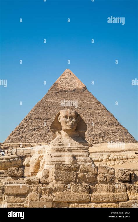 The Great Sphinx Of Giza With The Pyramid Of Khafre Giza Pyramid