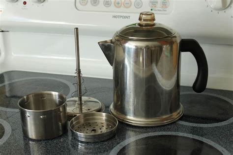 Percolating coffee takes time and it'll probably take more than a single attempt to hone in your percolator skills. How To Use A Percolator To Brew Coffee • New Life On A ...