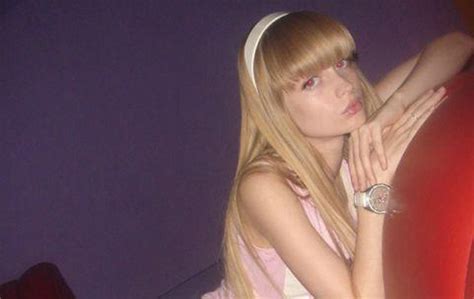 بالفيديو والصور فتاة روسية تحقق شهرة كبيرة بسبب ملامحها التى تشبه