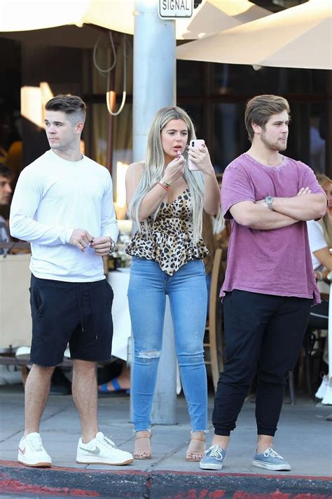 Brielle Biermann Shopping Candids With Her Friends At Il Pastaio In
