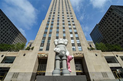 Kaws Unveils New 18 Foot Sculpture At Rockefeller Center 6sqft