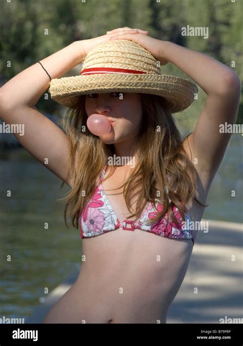 văduvă Persoana responsabilă cu jocul sportiv de fapt stock fotos of year old girl in bikini