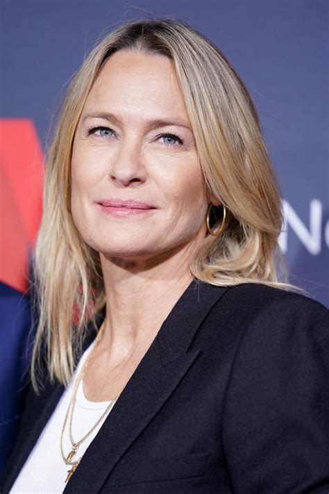 Robin wright said she was surprised by sexual abuse allegations against kevin spacey. Forrest Gump: 25 Jahre - die Darsteller damals und heute ...