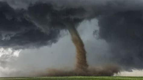 Video Piloto Capta Un Tornado En Eeuu Vuela A Su Alrededor Y Sale