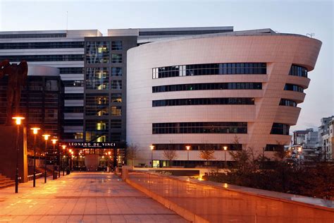 Habilitée par la cti pour ses quatre spécialités, elle est implantée dans le 13ème arrondissement de. école D\'ingénieur Paris 13