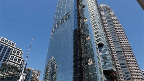 Los Angeles Skyscraper Tops Out As Tallest Western Building Komo