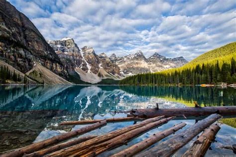 Moraine Lake In Banff National Park Get Inspired Everyday