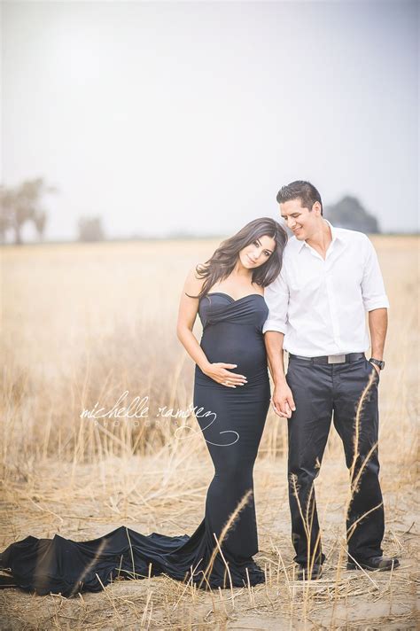 See more ideas about pregnant couple, maternity photoshoot poses, pregnancy photoshoot. How to Dress for the Best Maternity Photos - Babyprepping.com