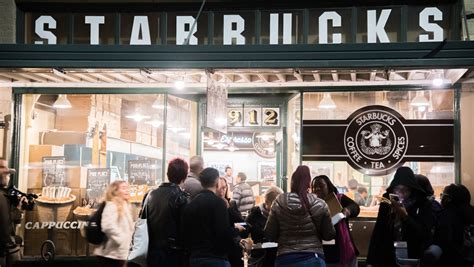 The Reason Starbucks Original Pike Place Location Doesn T Serve Food