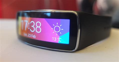 Samsung Gear Fit Curved Touchscreen Fitness Watch Unveiled Pictures