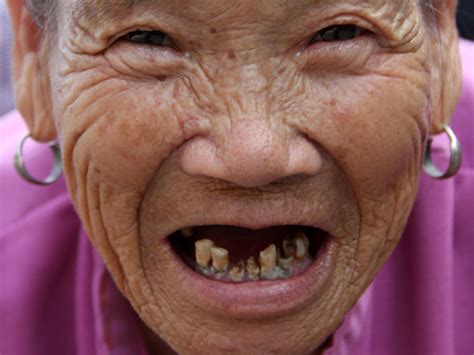 Photo A Very Smiling And Toothless Old Chinese Lady