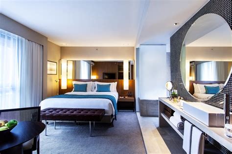 Its hotels are found in major cities, key airport gateways and leisure destinations. Radisson Blu estabelece-se como um 5 estrelas que atende ...