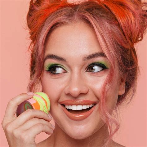 Real Techniques Orange Swirl Miracle Complexion Sponge إسفنجة البشرة