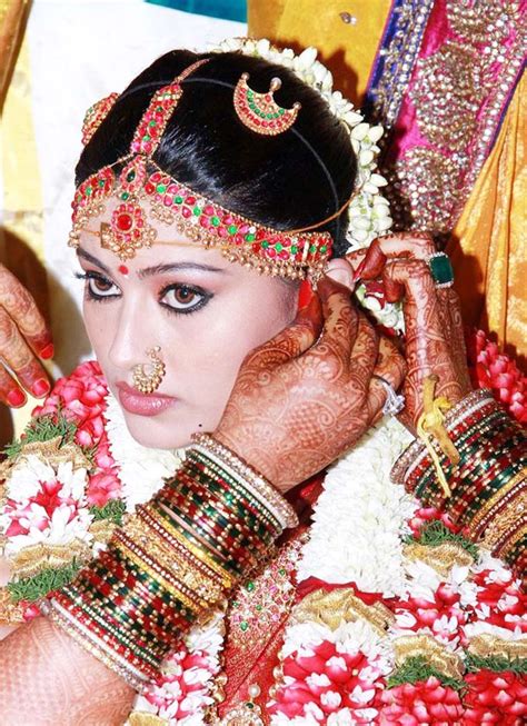 Her breast/bra size 33b, waist size 25 & hip size 33 inches. TeluguMovieClub: Sneha Prasanna wedding pics