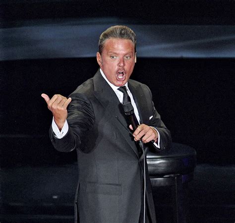 Luis miguel celebro su cumpleaños con un pastel que le regalo brittny gastineau (aollatino.com)luis miguel celebró este jueves su cumpleaños número 42 y brittny gastineau, su nuevo amor, no podía… Luis Miguel se lleva ovaciones en regreso al Auditorio ...