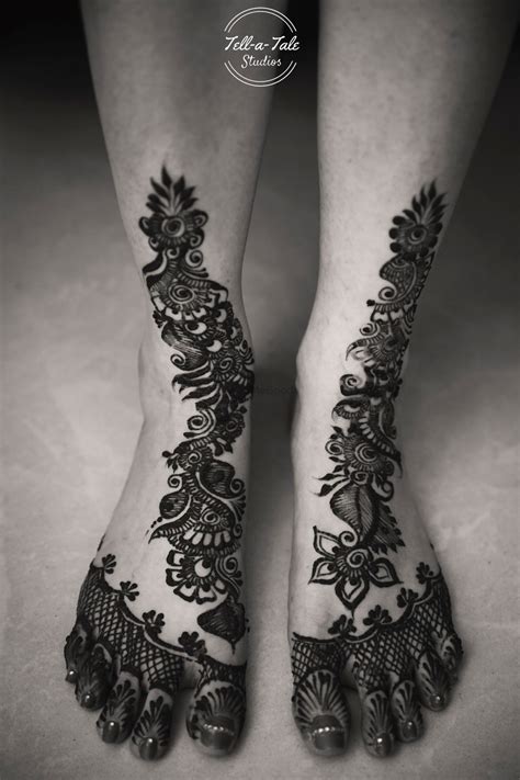 20 Minimalistic Mehndi Designs For Your Feet Wedmegood