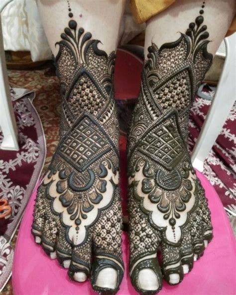 15 Beautiful And Easy Mehndi Designs For Leg
