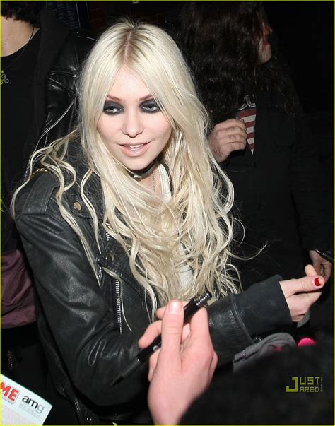 Photo Taylor Momsen Pretty Reckless London 02 Photo 2504561 Just Jared