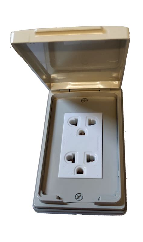 Duplex Universal Convenience Outlet With Weatherproof Plate Cover