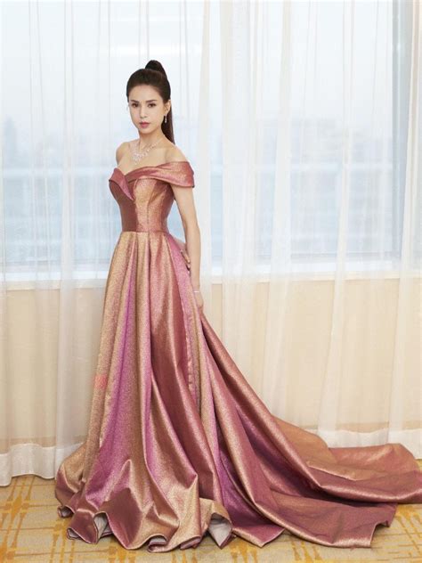 Born 6 november 1992), birth name yang ni'ao (杨旎奥), also known as andy yang, is a chinese actress, singer and model. 為何沒和古天樂在一起？「最美小龍女」鬆口：有喜歡楊過 - 自由娛樂
