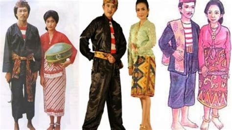Nah, untuk lebih mengetahui bagaimana keunikan dari kedua baju tersebut, berikut penjelasannya. 16++ Pakaian Adat Jawa Timur - Warisan Busana Tradisional ...