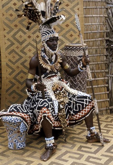 indigenous wisdom royauté africaine afrique noire costume traditionnel