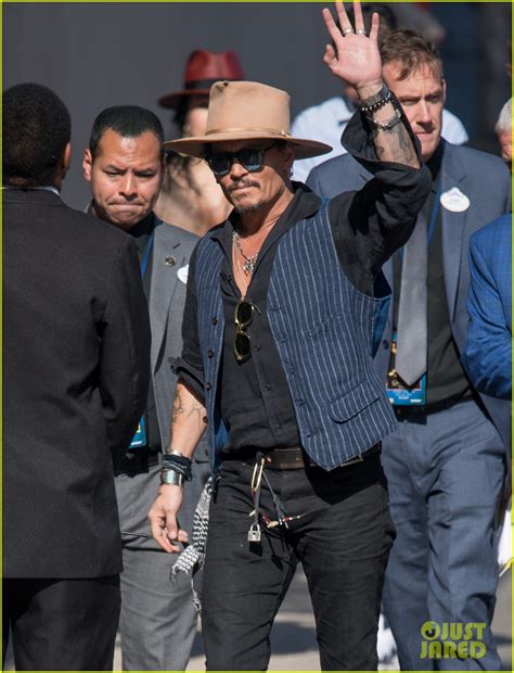 Full Sized Photo Of Johnny Depp Greets Jimmy Kimmel With A Smooch Talks