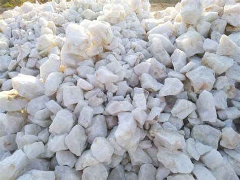 Solid Quartz Snow White Lumps For Glass Making Packaging Type Loose