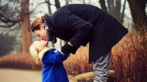 ¿es Aconsejable Que Los Padres Den Besitos A Sus Hijos En La Boca