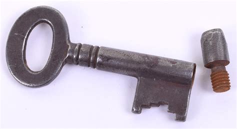 WW2 spy gadgets: These are 'James Bond' weapons spies used ...