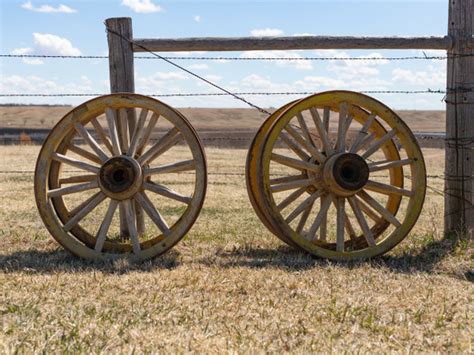 Antique Wood Wagon Wheels For Decor Hansen Wheel And Wagon Shop