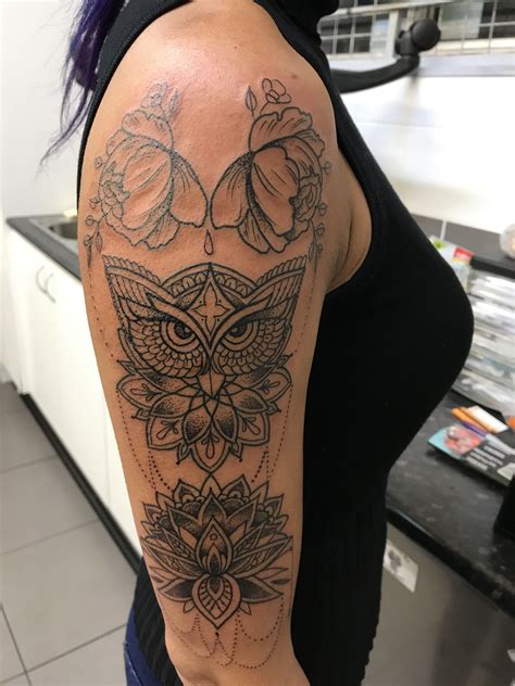 The lotus flowers used here are perfect for the tattoo. Adding to my arm tattoo - mandala tattoo | Tatuagem, Tatoo ...