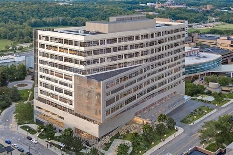 920m Michigan Medicine Tower Tops Out Targets 2025 Opening