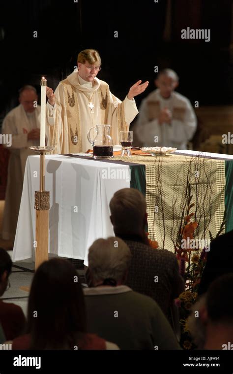 Priest Celebrating Catholic Mass Hi Res Stock Photography And Images
