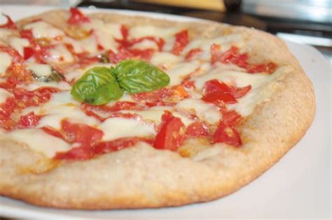 Pizza Napoletana Caprese Semi Integrale A Lunga Lievitazione Ricette