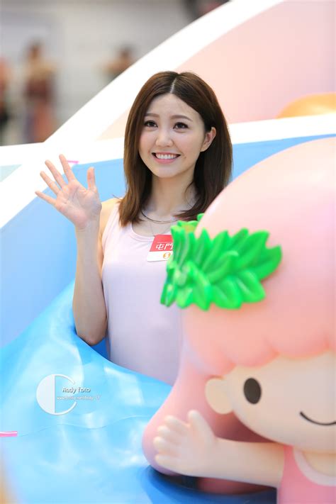 Singer jinny ng(吳若希) has been rumored to be dating a 30 something years old elite from macau named alex ho. 吳若希 -- fotop.net photo sharing network