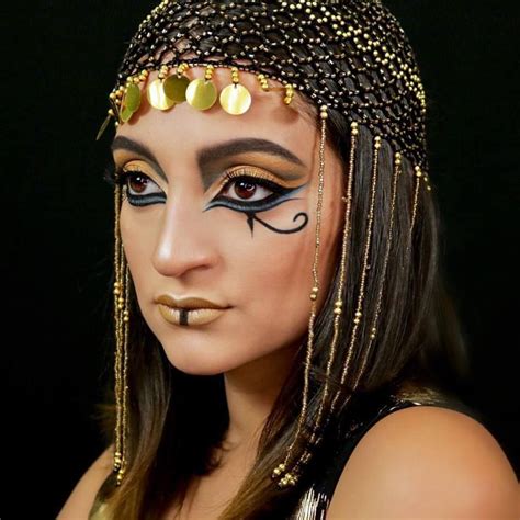 How To Achieve A Cleopatra Inspired Look This Halloween Liliana Toufiles Diy Cleopatra